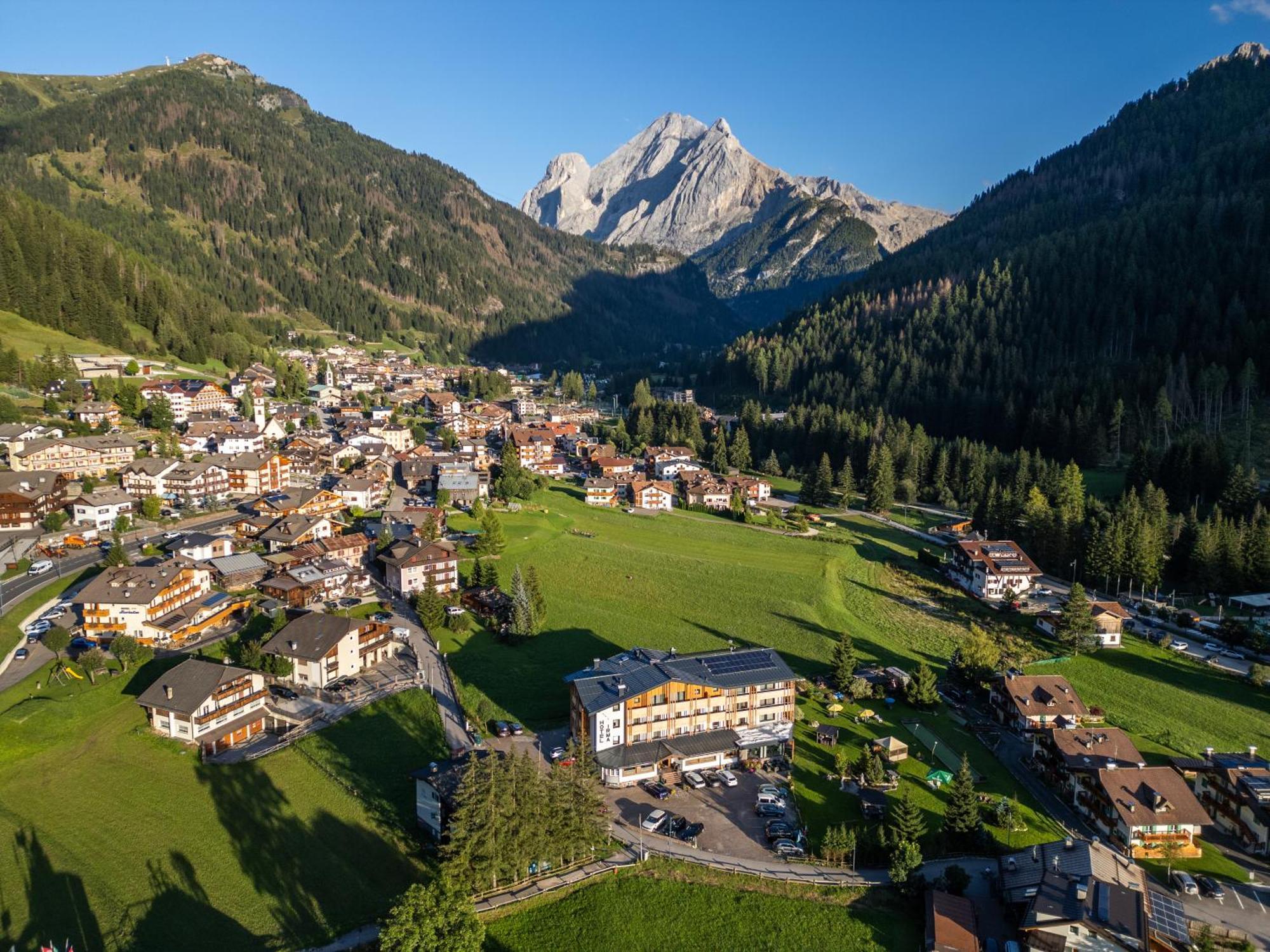 Dolomiten Hotel Irma カナツェーイ エクステリア 写真